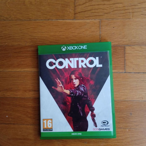Control Xbox One used, with broken case clip