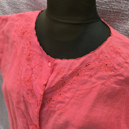 Linen shirt with embroidery like new, size M-L, red/coral