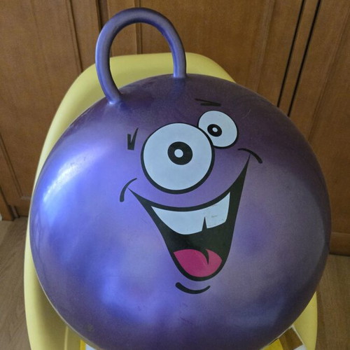 Ball with handle