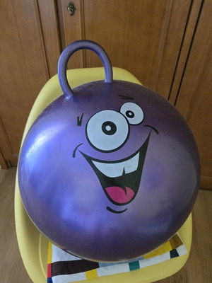 Ball with handle