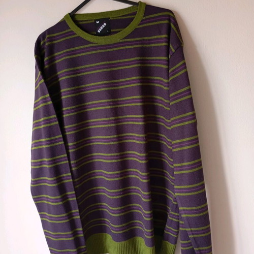 Pack of 3 thin sweaters and 1 set of pajamas like new