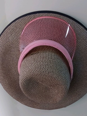 Women's hat used 57cm with pink sun accessory