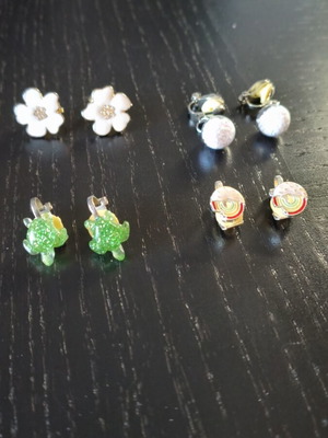 Claire's earrings like new, set of 4 pairs