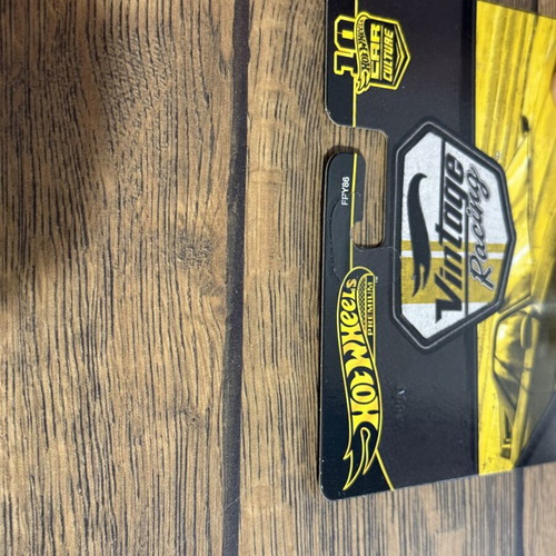 Hot Wheels Chase Nissan Skyline GT-R BNR32 new