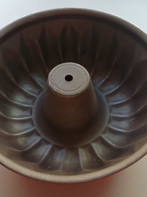 Cake pan used