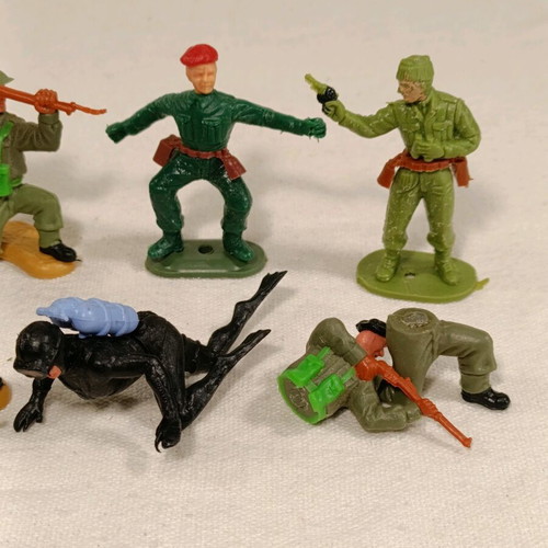 Timbo vintage toy soldiers used, all together