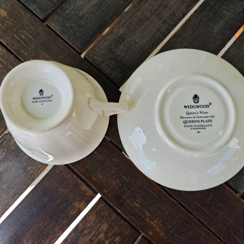 Wedgwood Queen's Ware Queen's Plain set of 6 cups with saucers like new