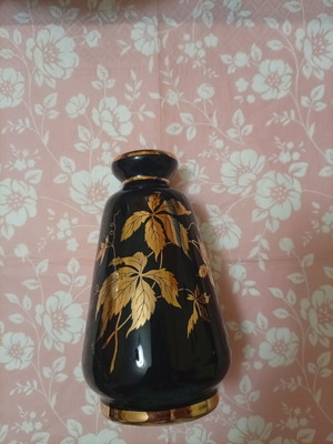 Handmade porcelain vase like new with 24k gold leafs