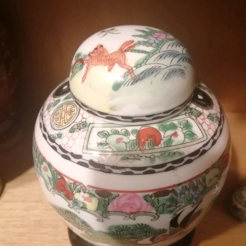 Porcelain decorative Chinese art antique containers in excellent condition