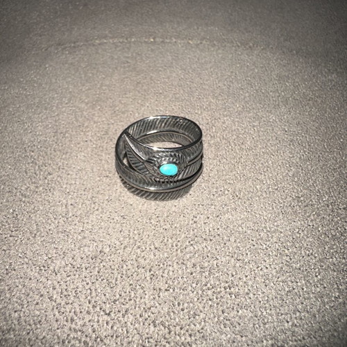 Men's ring with embossed feather design and blue stone used