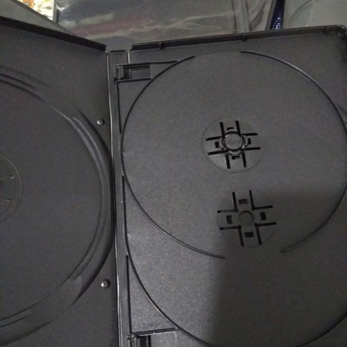 Plastic CD and DVD cases in excellent condition, pack of 16 pieces