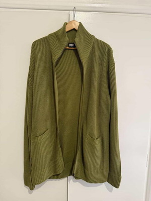 Urban Classics cardigan size Large green new with 2 external pockets