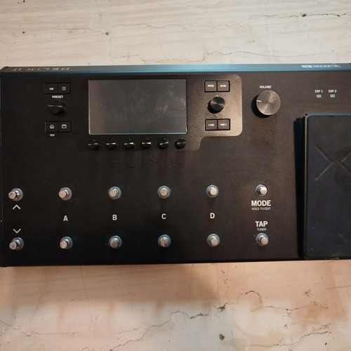 Line 6 Helix LT guitar effects processor like new with Novation case