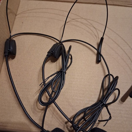 Wireless Headset Microphone for 2 Users like new with 2 Lavalier Mics