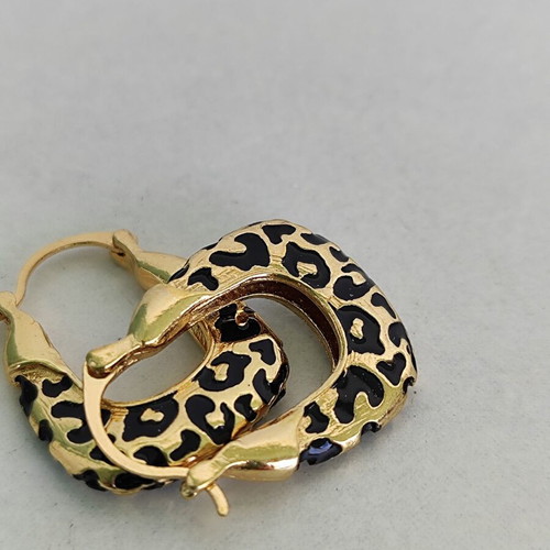 Hoop earrings with animal print detail in black enamel like new