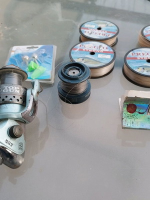 Fishing gear used, 8 pieces with sinkers