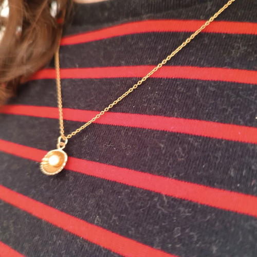 Gold necklace with shell and pearl pendant, like new, silver 925