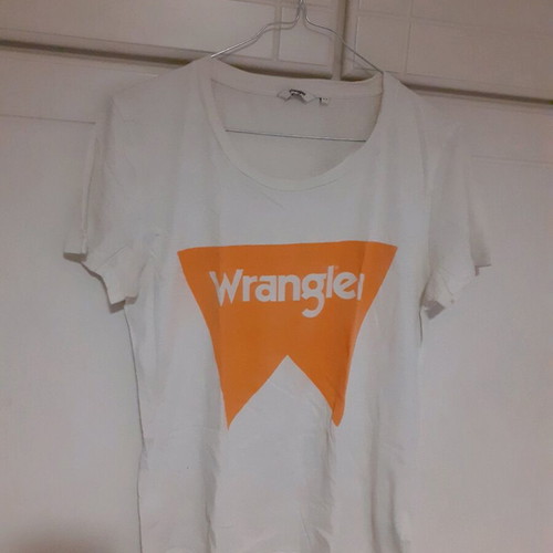 Wrangler white t-shirt like new with orange logo, size S