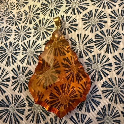 Crystal pendant like new, large and impressive