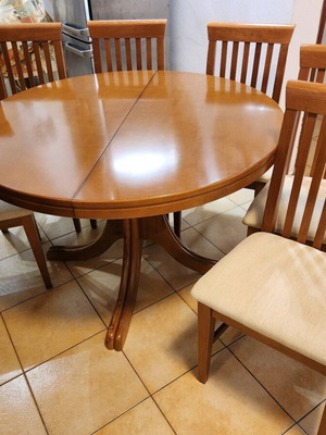 Walnut wood dining set used, extendable table with 6 chairs