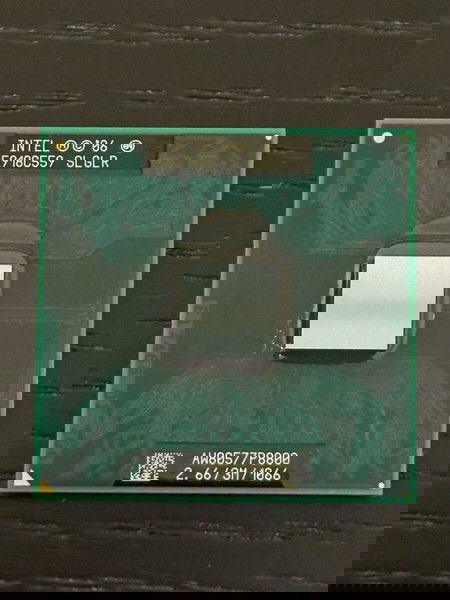 2x CPU - Intel Core 2 Duo P8800 & Intel Pentium 4