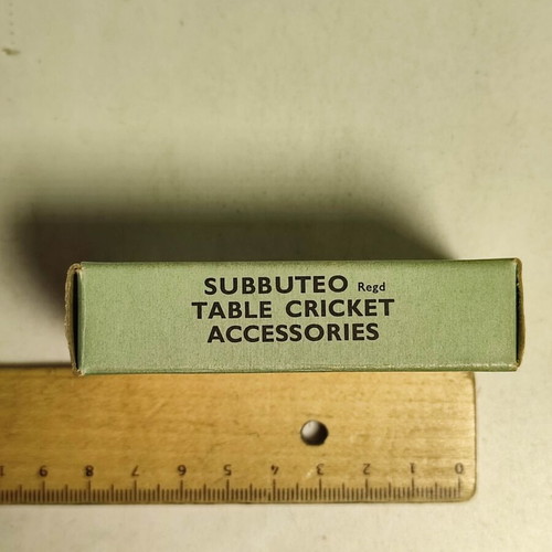 Subbuteo Standard Red cricket match set like new