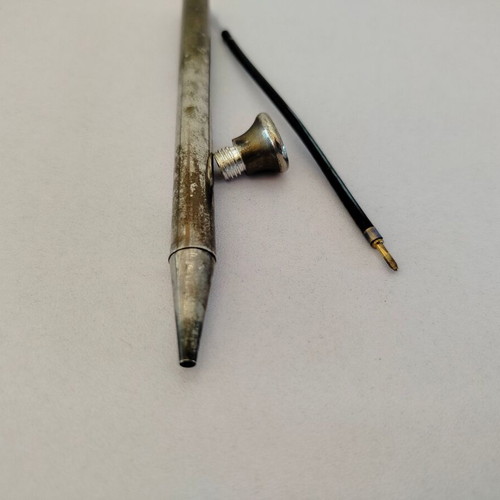 Johnie Walker metal pen used, needs new refill