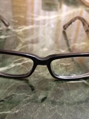 Max eyeglasses used, black