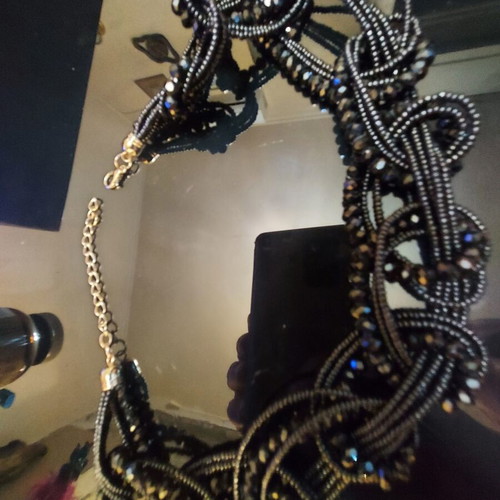 Necklace like new, black