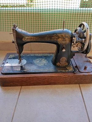 Singer sewing machine antique used