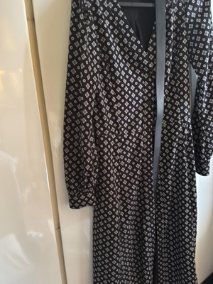 Michael Kors knee length dress like new with belt black
