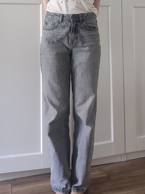Stradivarius straight leg jeans size 34, gray