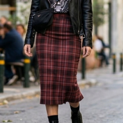 Stradivarius skirt like new, lined with tulle, burgundy