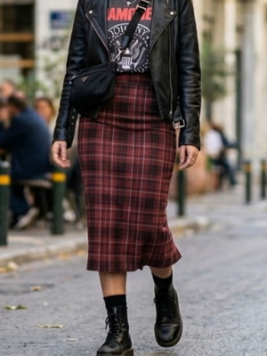 Stradivarius skirt like new, lined with tulle, burgundy