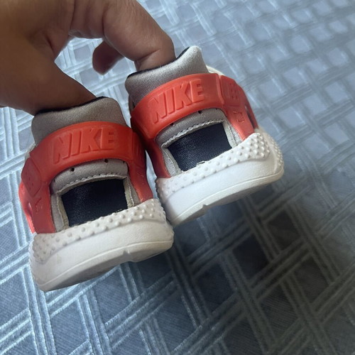 Nike Huarache kids sneakers size 25 used