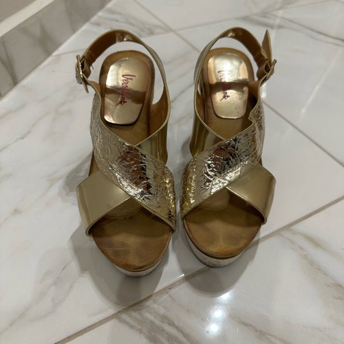 Platform sandals used, size 37, gold color