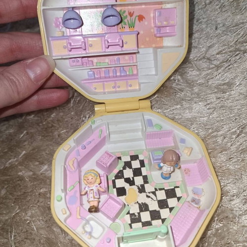 Polly Pocket 1990 toy in very good condition