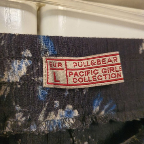 Shorts with floral pattern, like new, Pull & Bear, size L