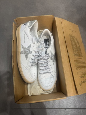 Golden Goose обувки номер 39 нови