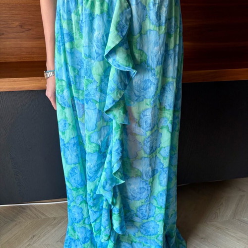 Iraida set like new with scarf top and one size skirt
