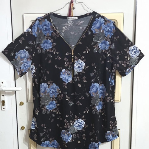 Viscose floral blouse like new with zipper, sizes M-XL