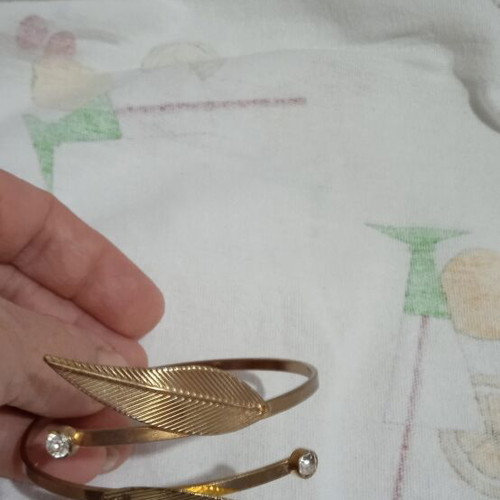 Bracelet new, gold tone