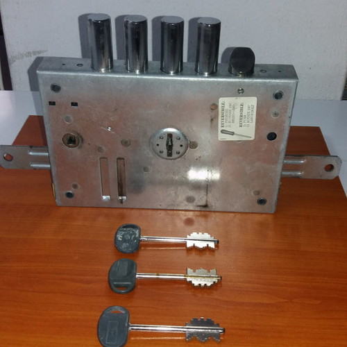 Lock used with three keys in excellent condition