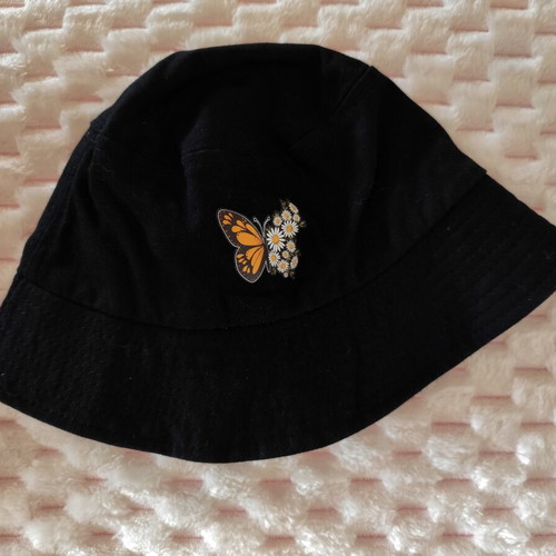 Hats like new, set of 2, black and beige