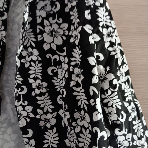Women's thin jacket used, black and white