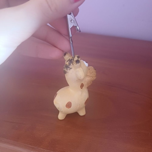 Giraffe memo and photo holder decorative stand