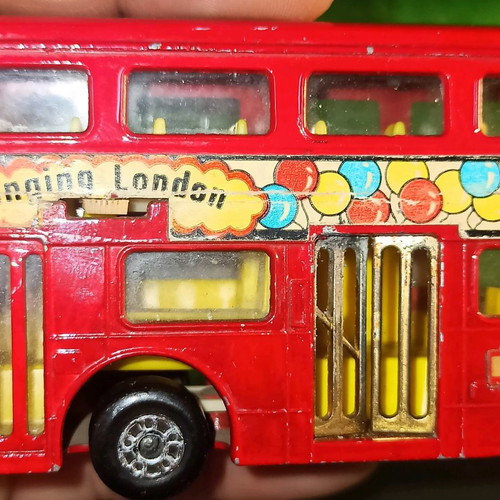 Matchbox SuperKings K-15 'Swinging London' red bus used collectible