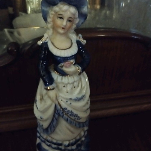 Porcelain female figurine 20 cm like new vintage