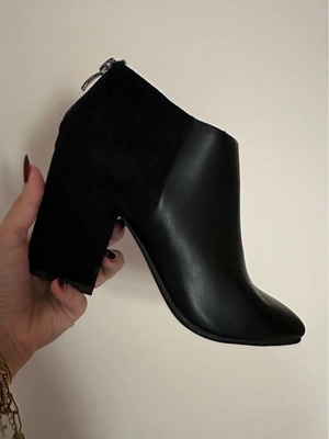 Black ankle boots size 36 in very good condition