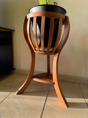 Ξύλινη ανθοστήλη teak μεταχειρισμένη με σχεδιασμό καλάθι